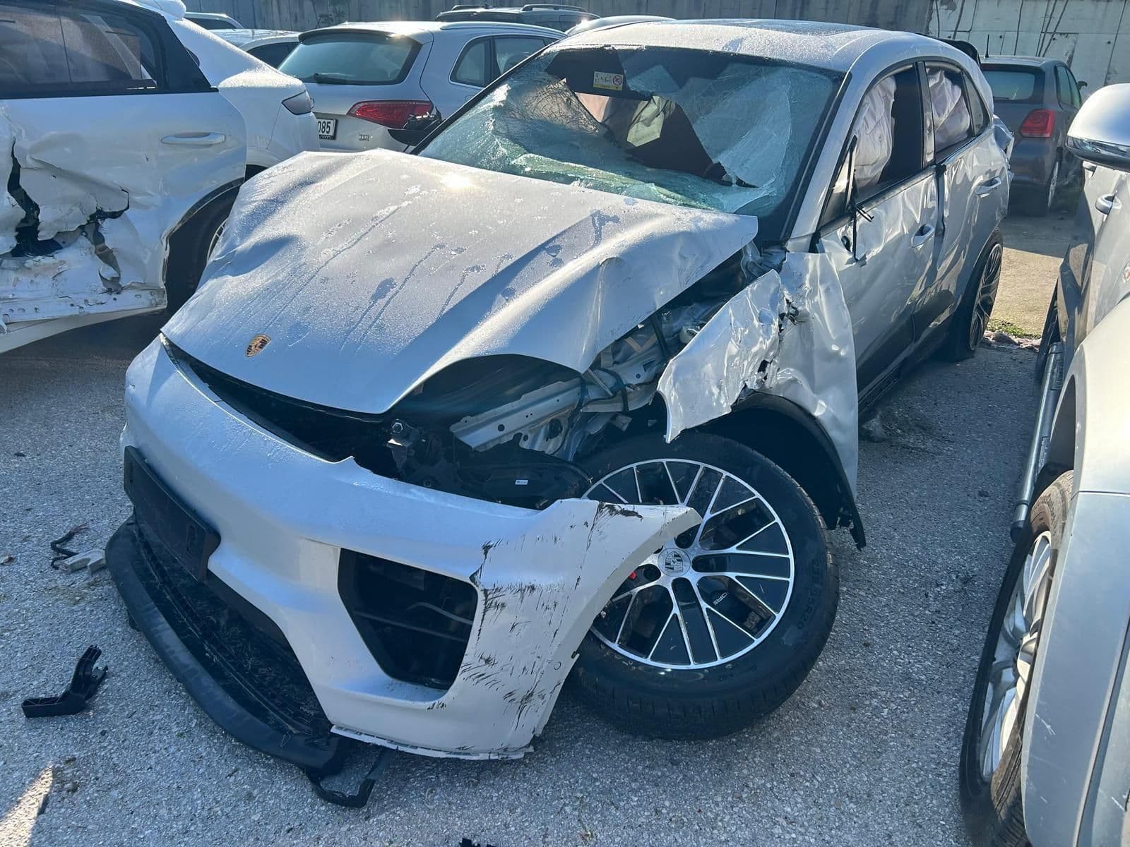 Porsche, ağır ön hasar